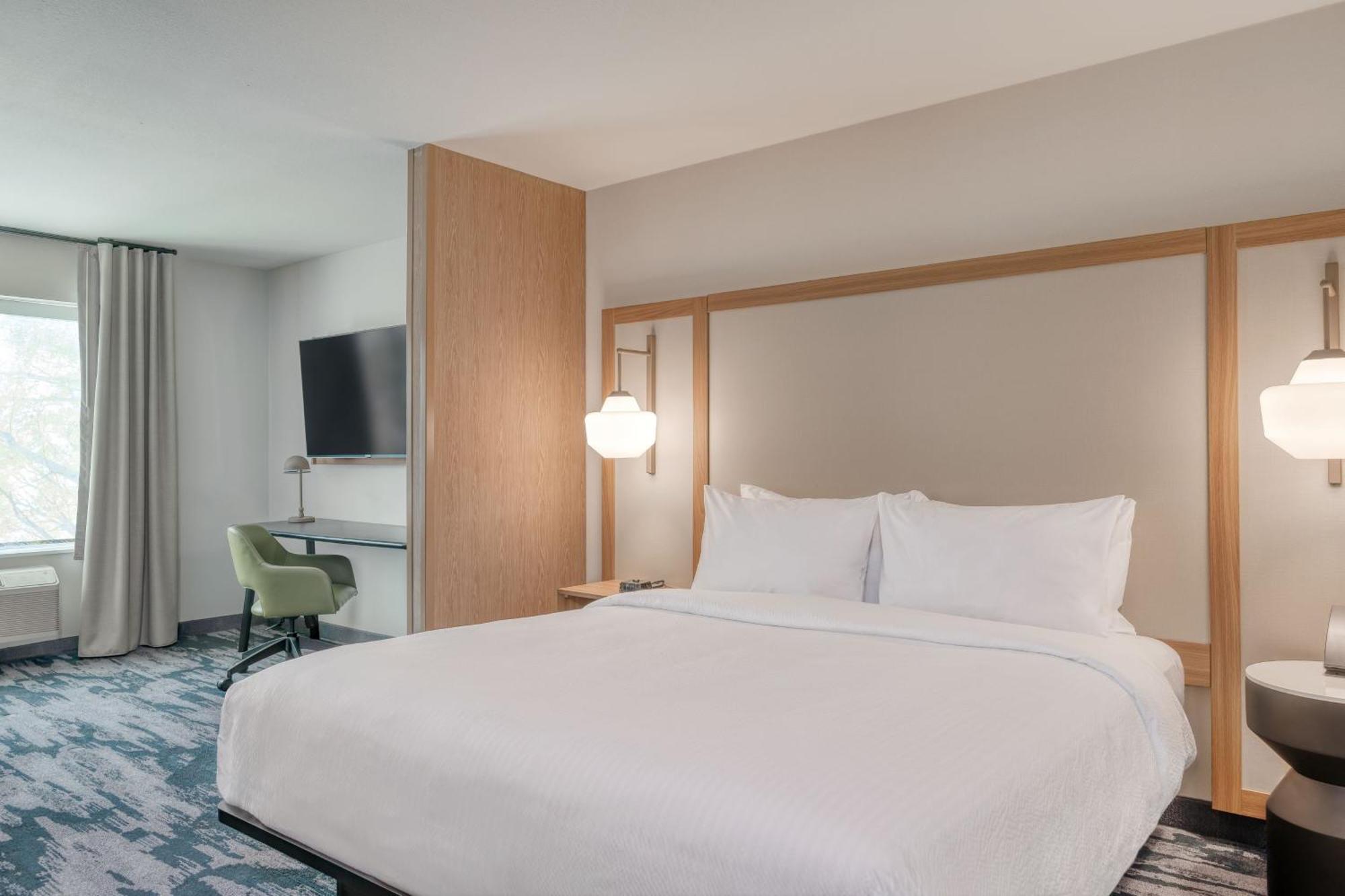 Fairfield By Marriott & Hotel